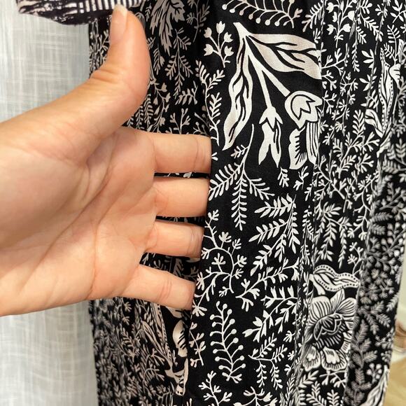 Vintage Mako Hawaii Womens Hawaiian Muumuu Dress 7/8 Black White Floral Ruffle - Picture 12 of 15